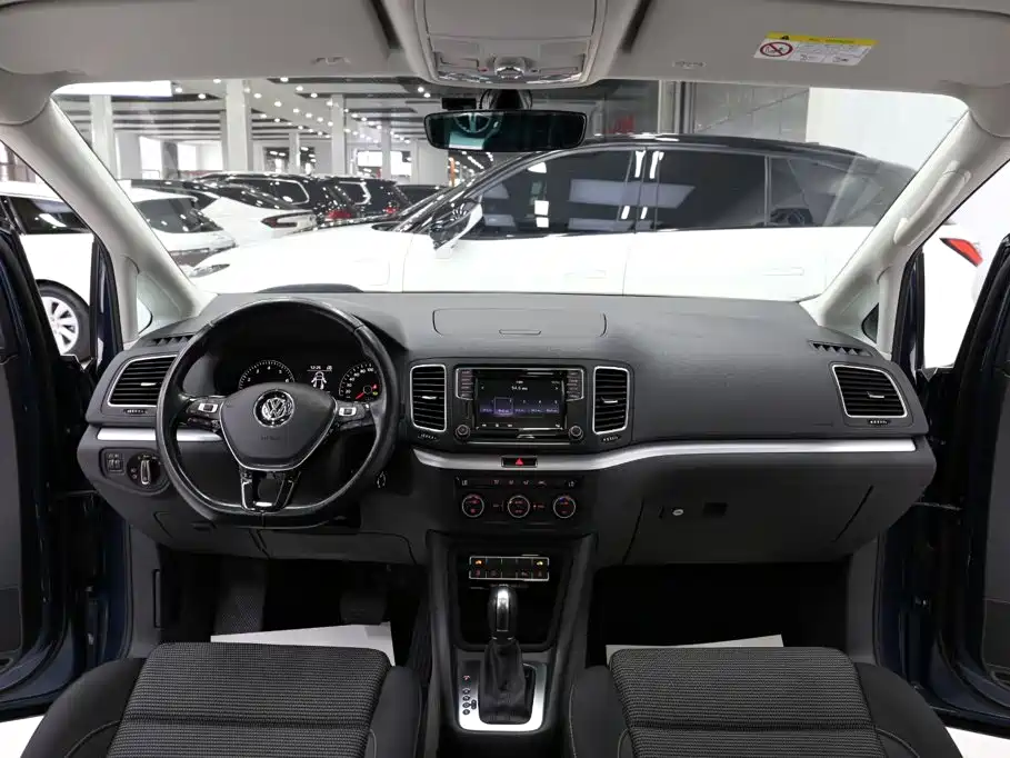 Volkswagen Sharan 2017 — фото 10
