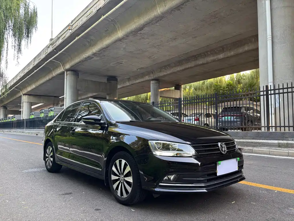 Volkswagen Sagitar 2018