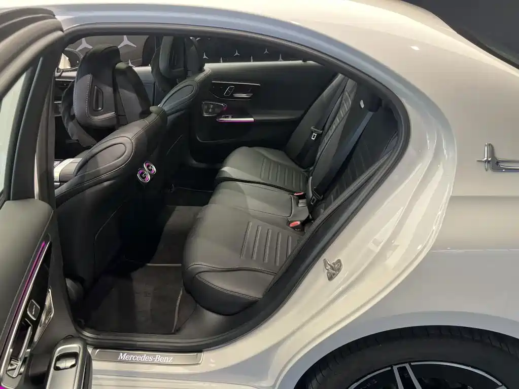 Mercedes-Benz C-Class 2024 — фото 20