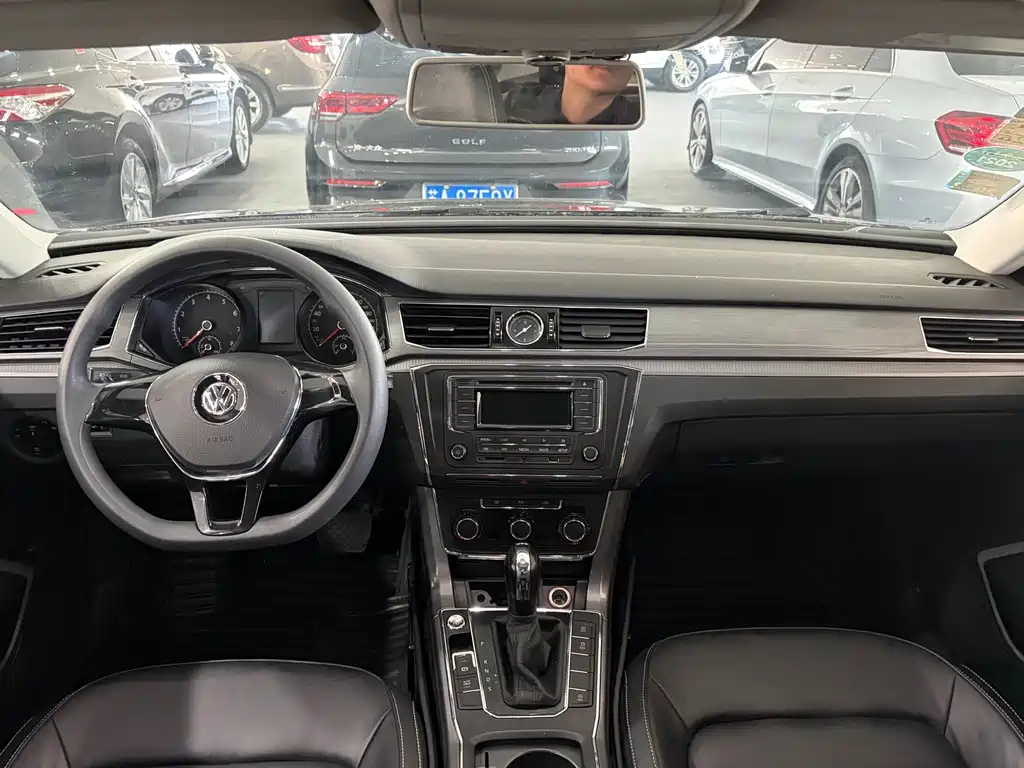 Volkswagen Passat 2018 — фото 11