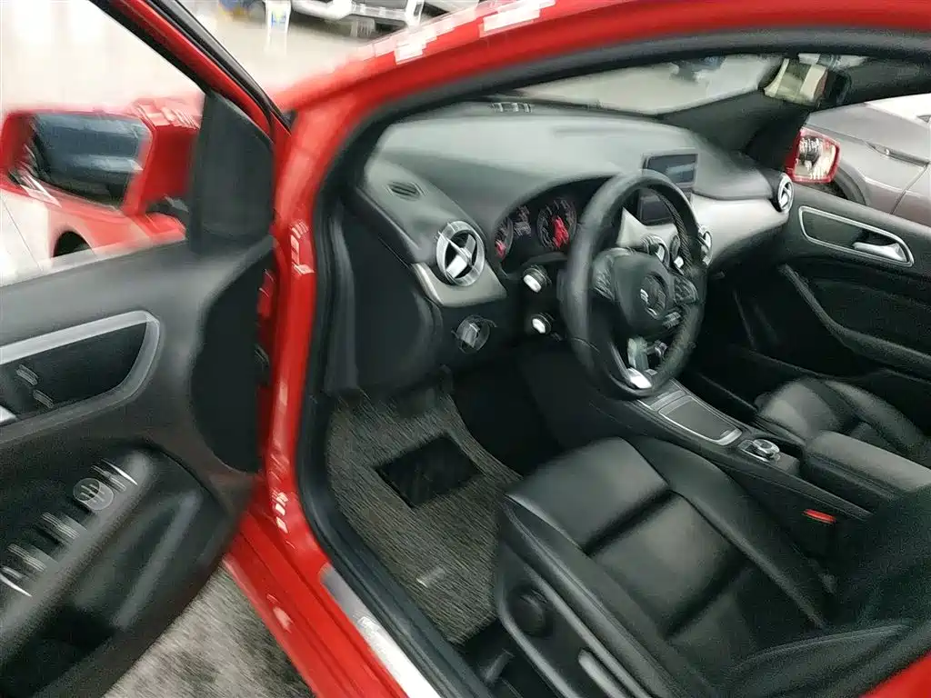 Mercedes-Benz B-Class 2018 — фото 12