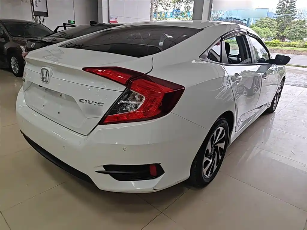 Honda Civic 2017 — фото 7