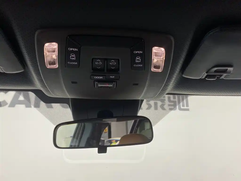 Toyota Granvia — фото 31