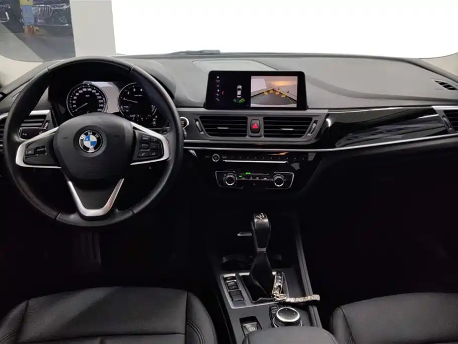 BMW 1 Series 2019 — фото 12