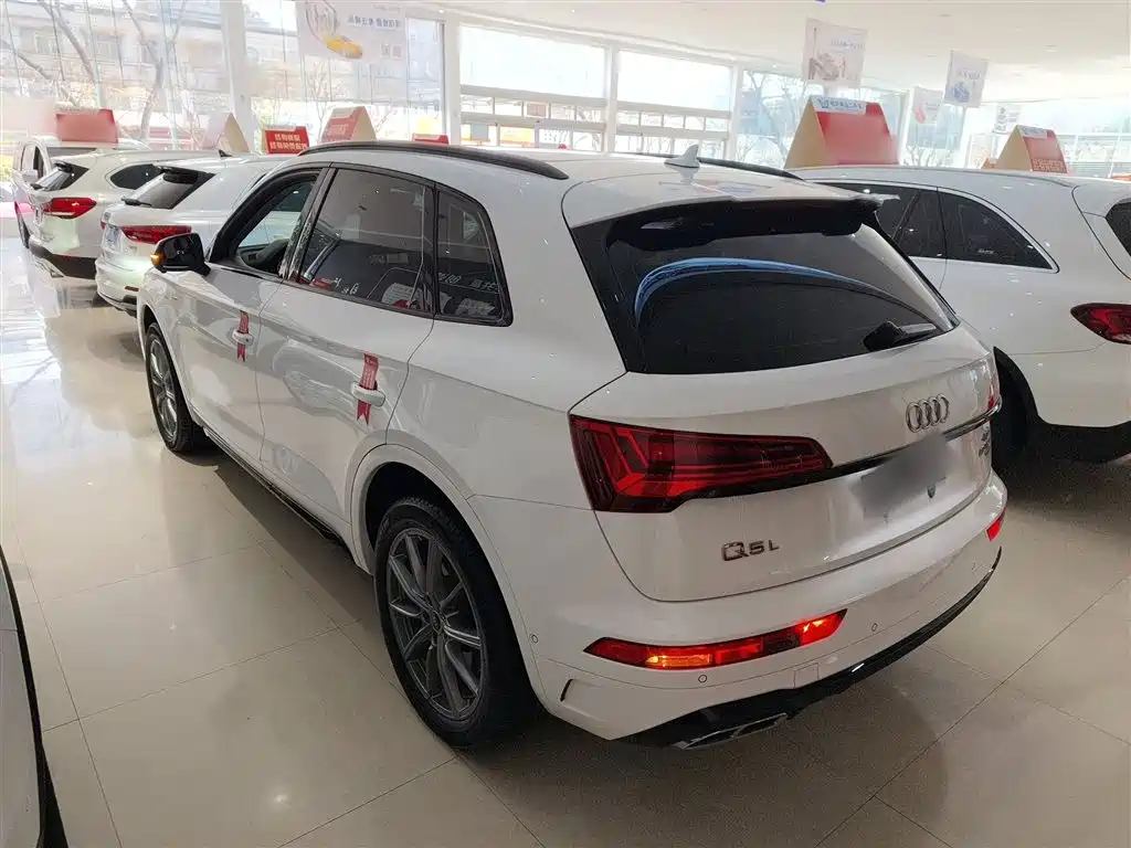 Audi Q5L 2023 — фото 23