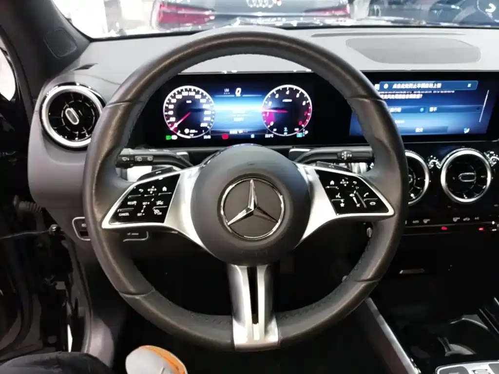 Mercedes-Benz GLB 2024 — фото 11