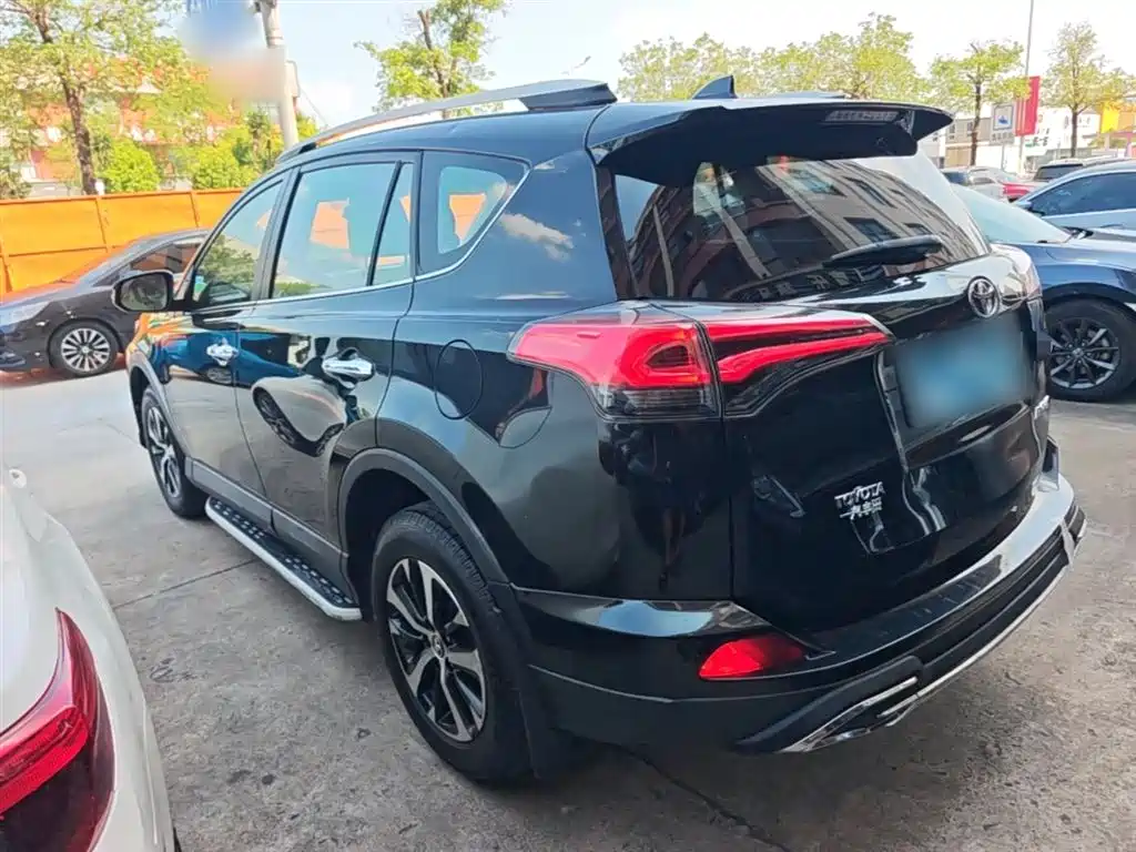 Toyota RAV4 2017 — фото 5