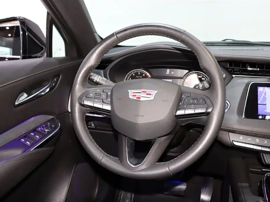 Cadillac XT4 2022 — фото 13