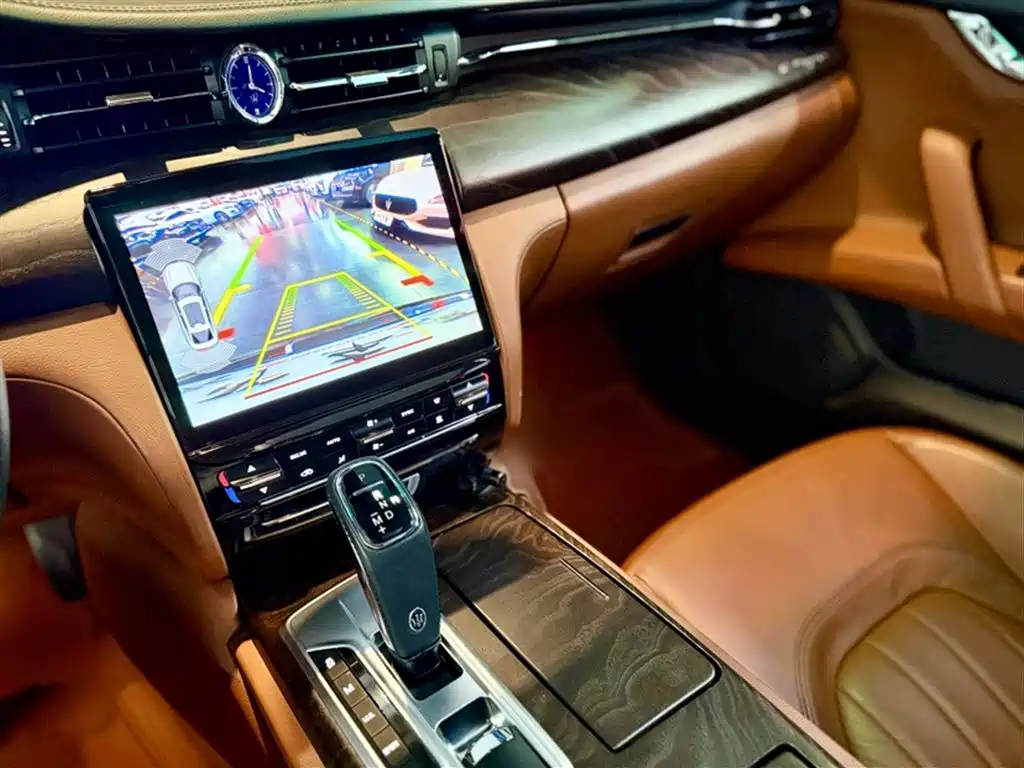 Maserati Quattroporte 2015 — фото 12