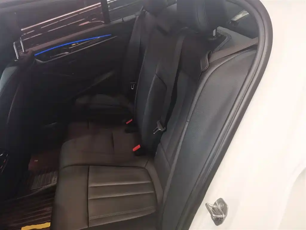 BMW 5 Series 2018 — фото 13
