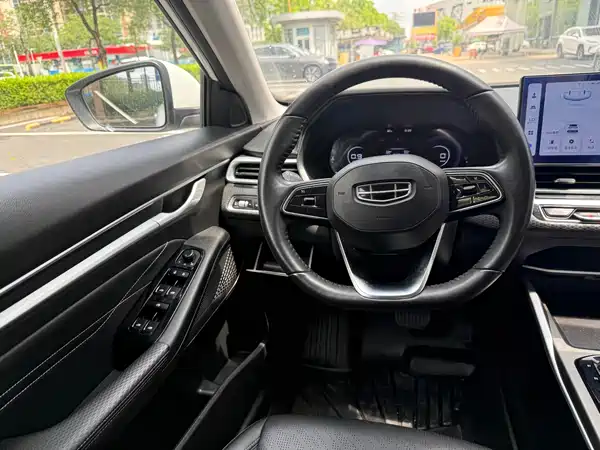 Geely Emgrand 2023