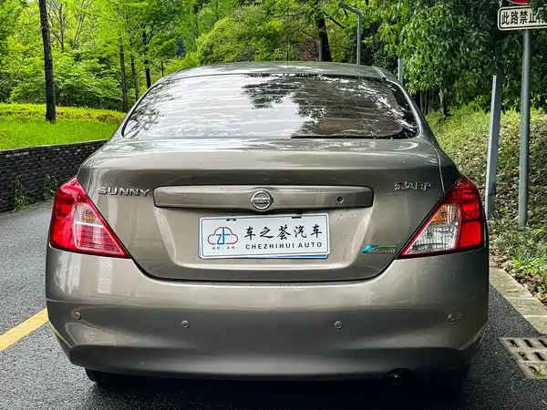 Nissan Sunny 2011