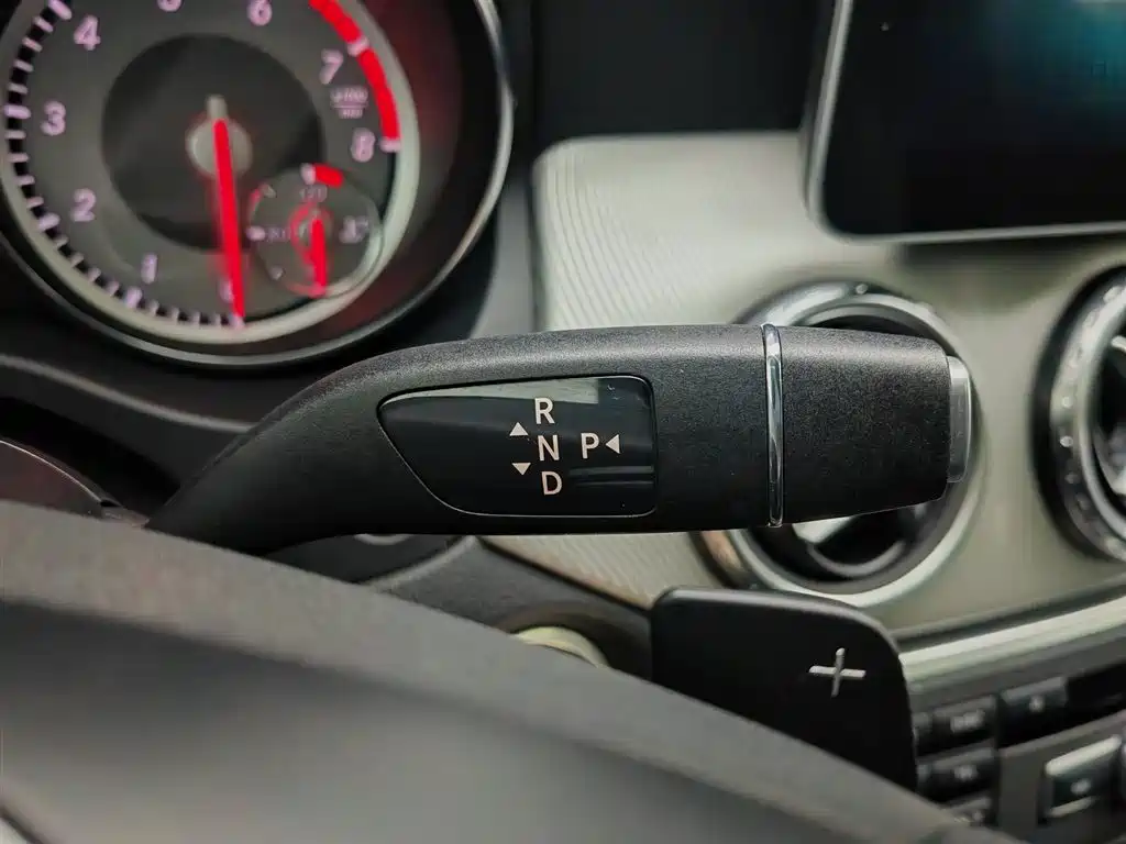 Mercedes-Benz GLA 2015 — фото 13