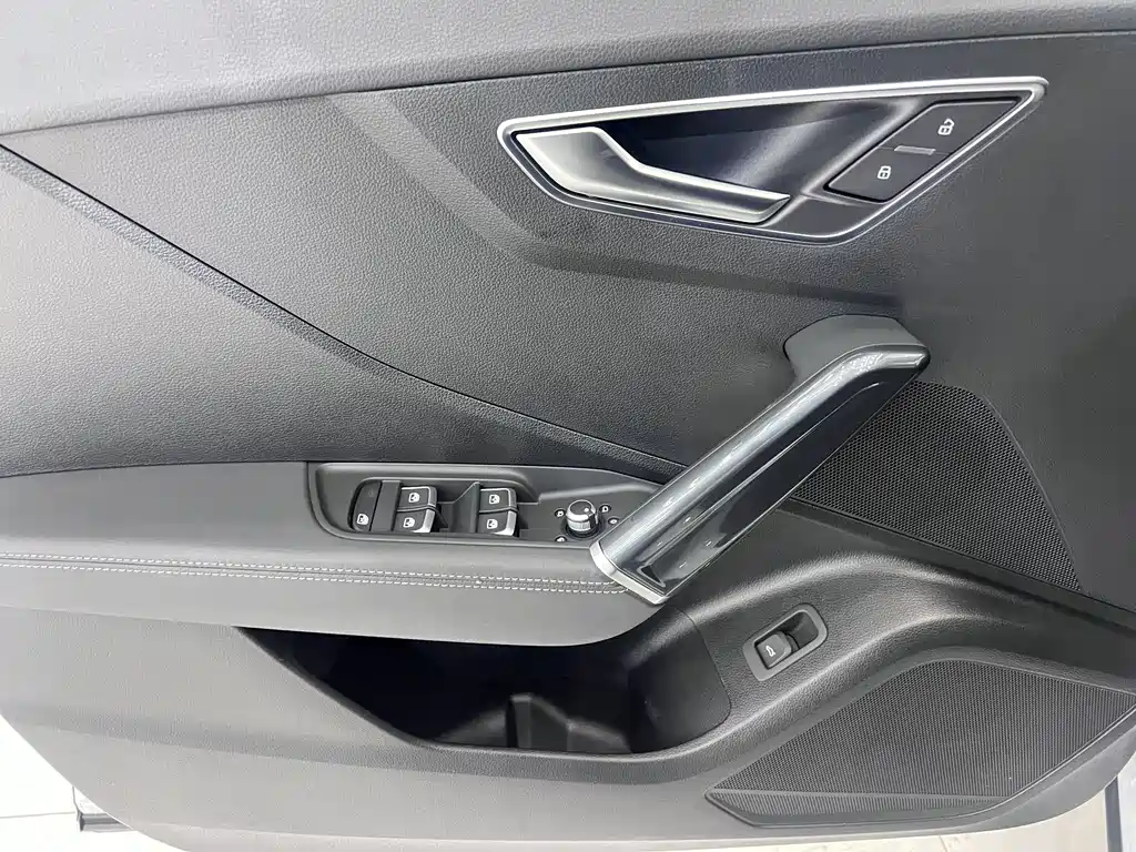 Audi Q2L 2023 — фото 8