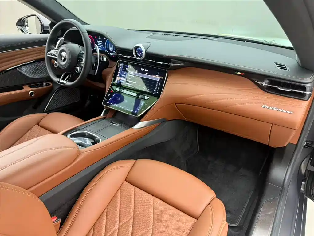Maserati GranTurismo 2024 — фото 10