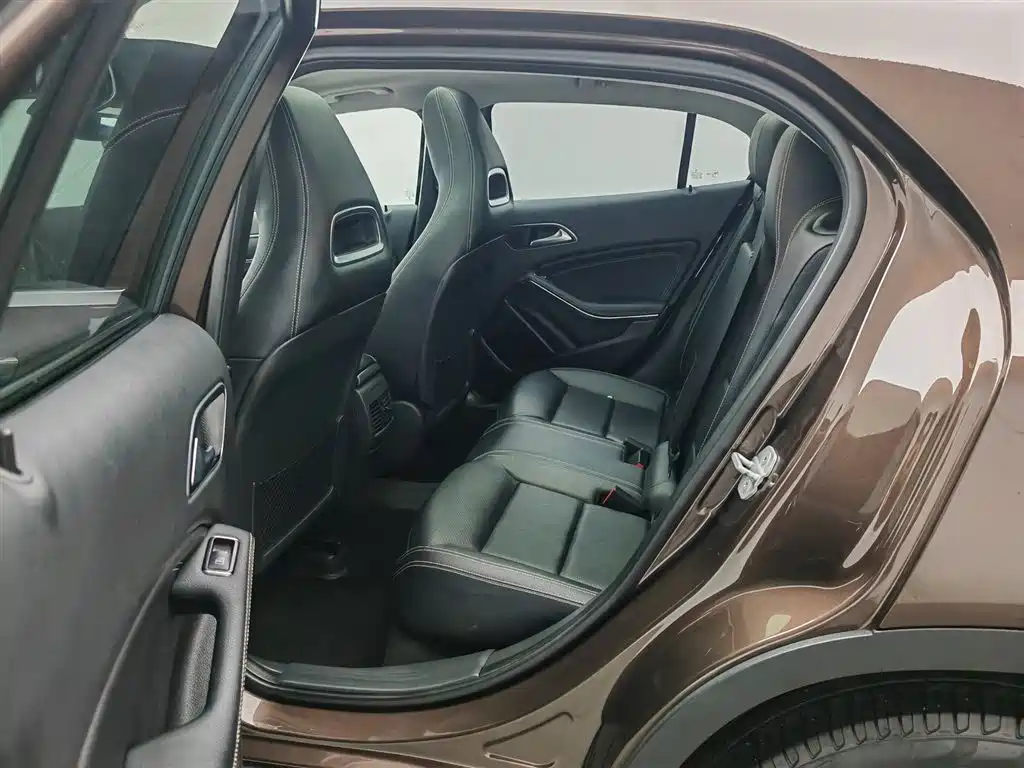 Mercedes-Benz GLA 2015 — фото 15