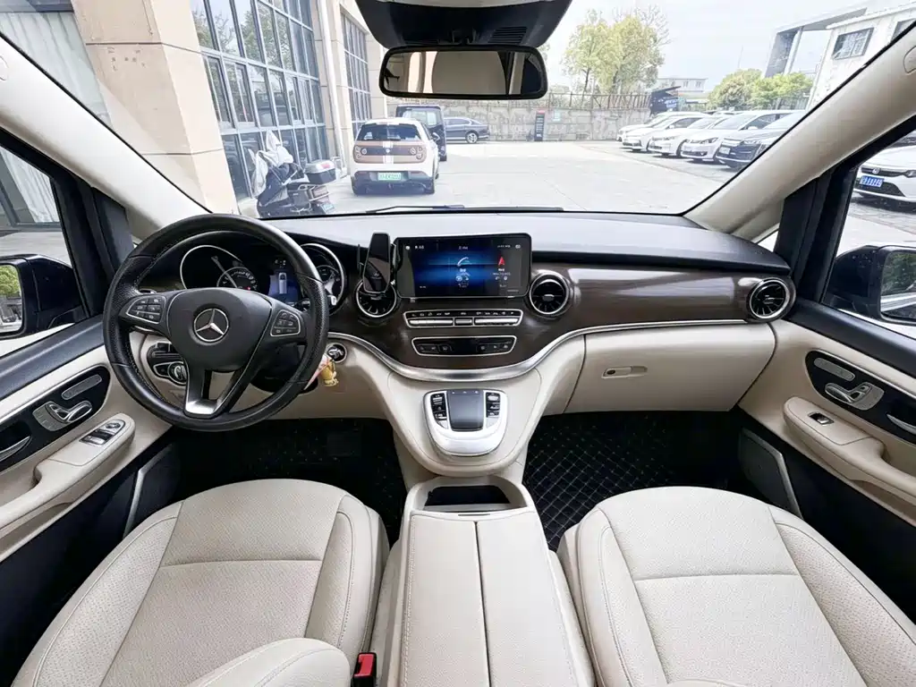 Mercedes-Benz V-Class 2021 — фото 4