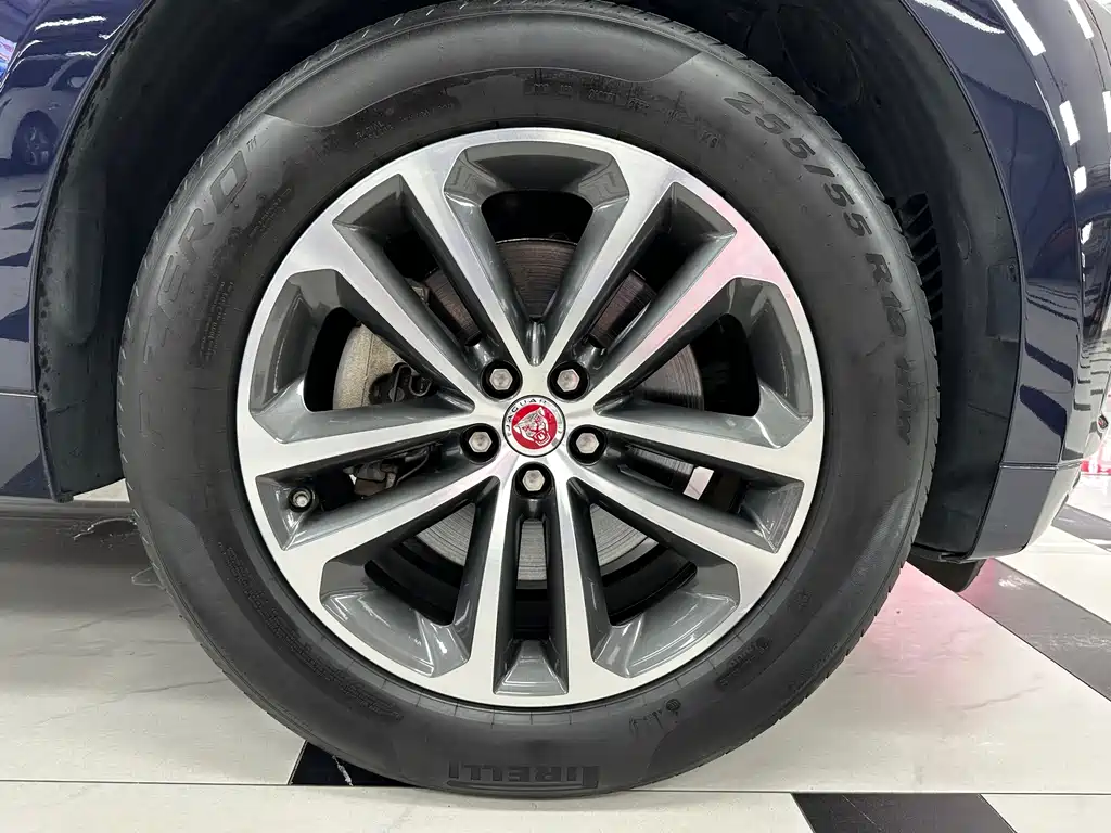 Jaguar F-PACE 2018 — фото 26