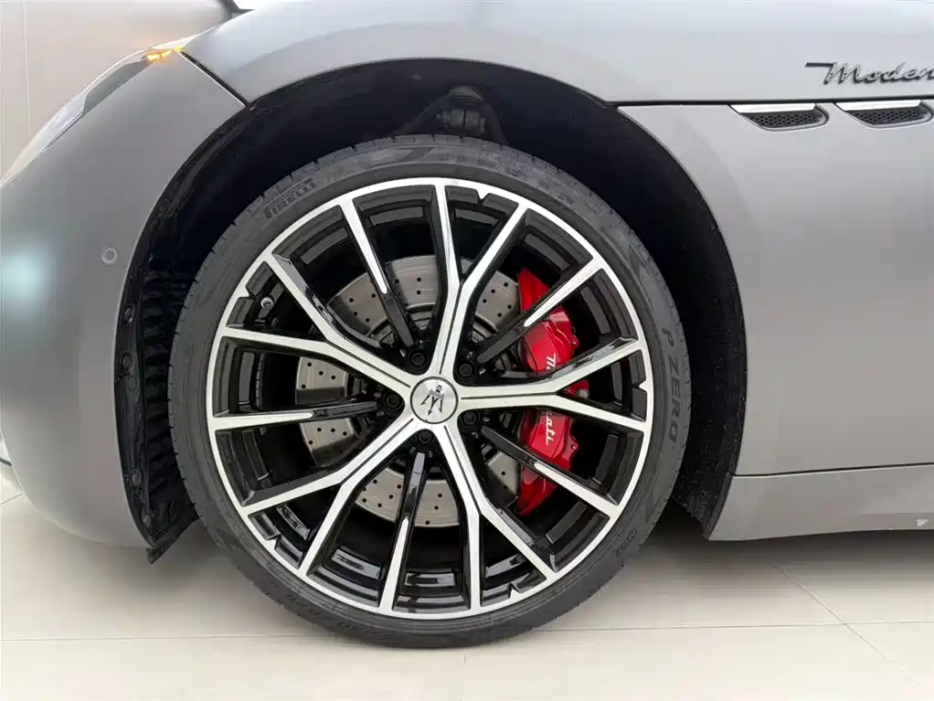 Maserati GranTurismo 2024 — фото 14