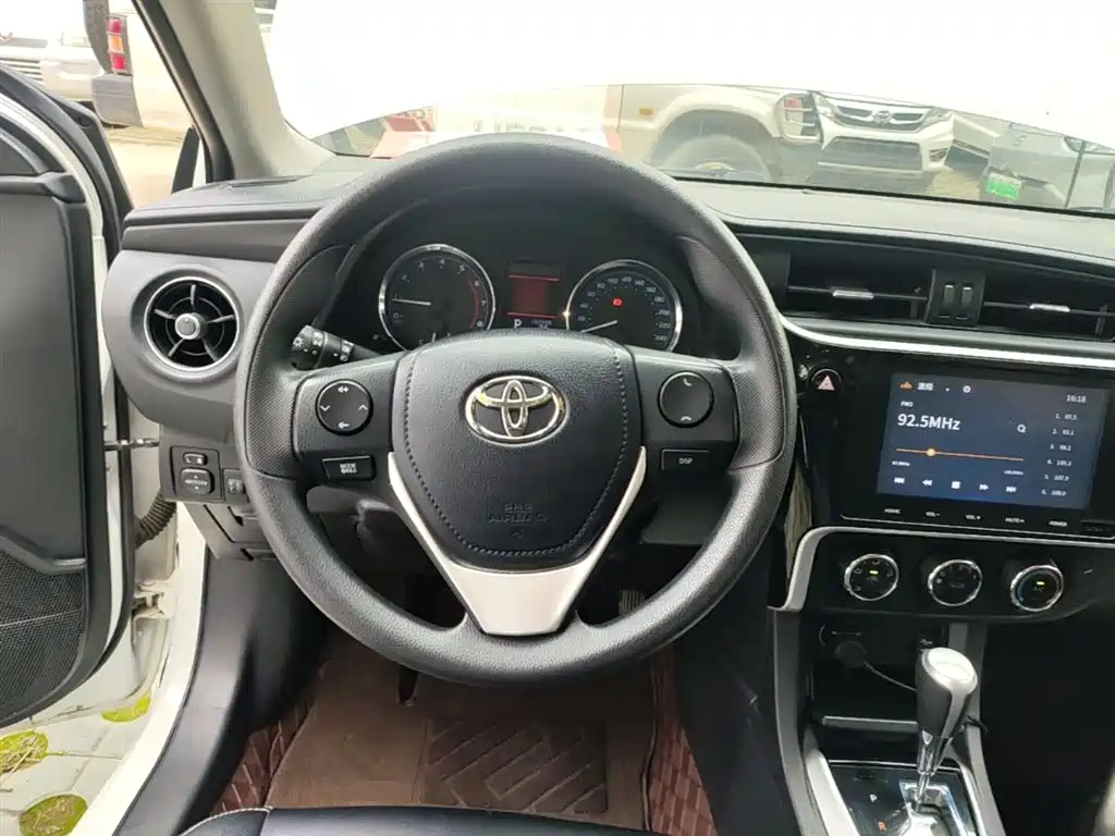Toyota Corolla 2018 — фото 11