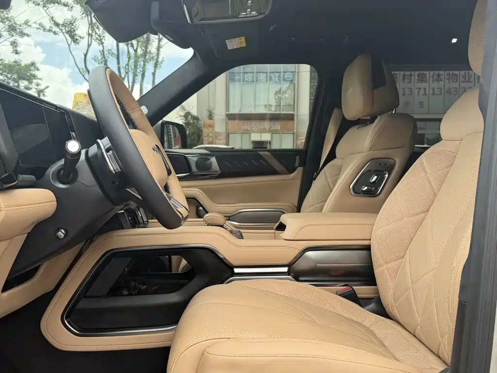 Fang Cheng Bao Leopard 8 2025