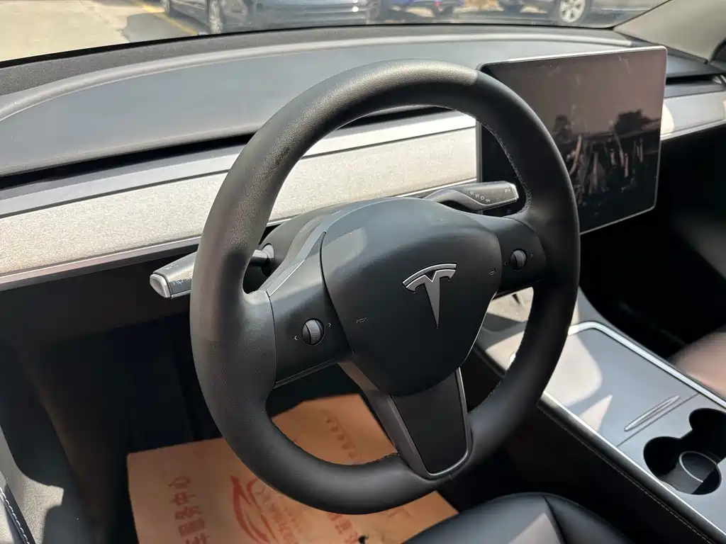 Tesla Model Y 2023 — фото 11