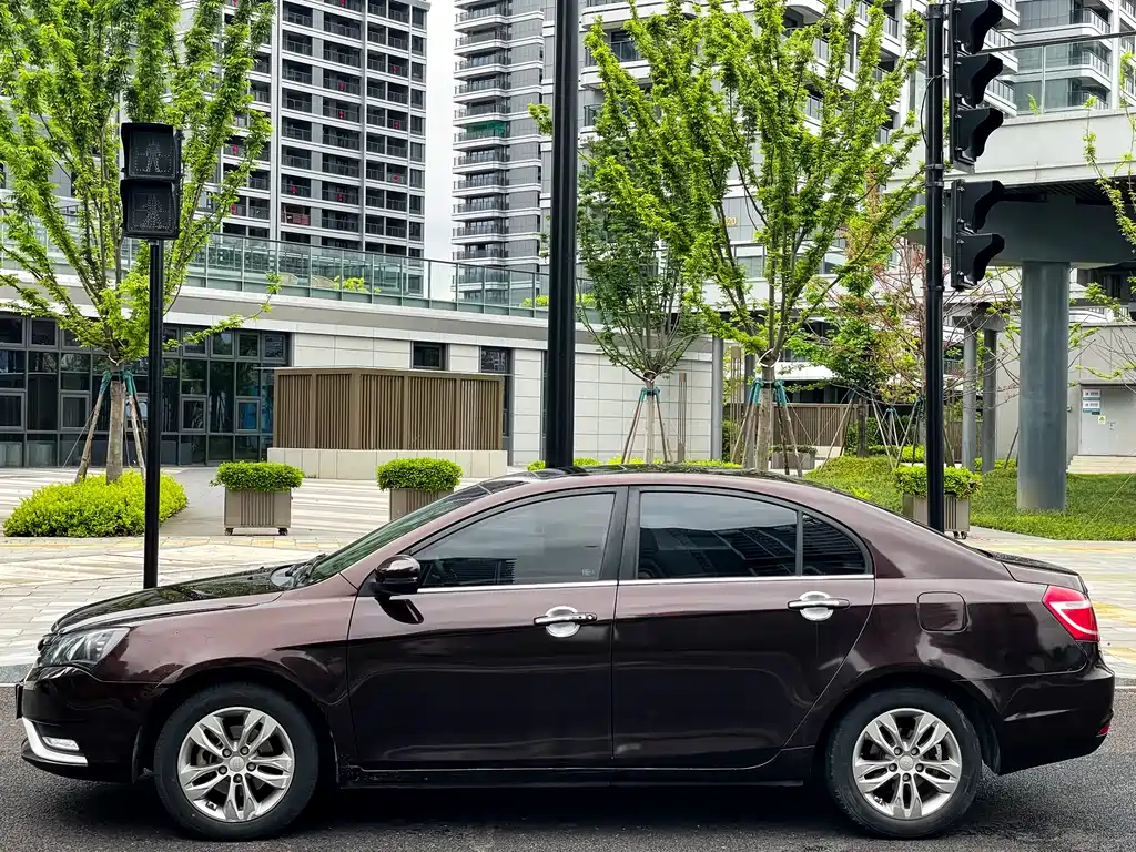Geely Emgrand 2016 — фото 4