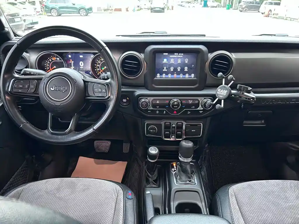 Jeep Wrangler 2020 — фото 13