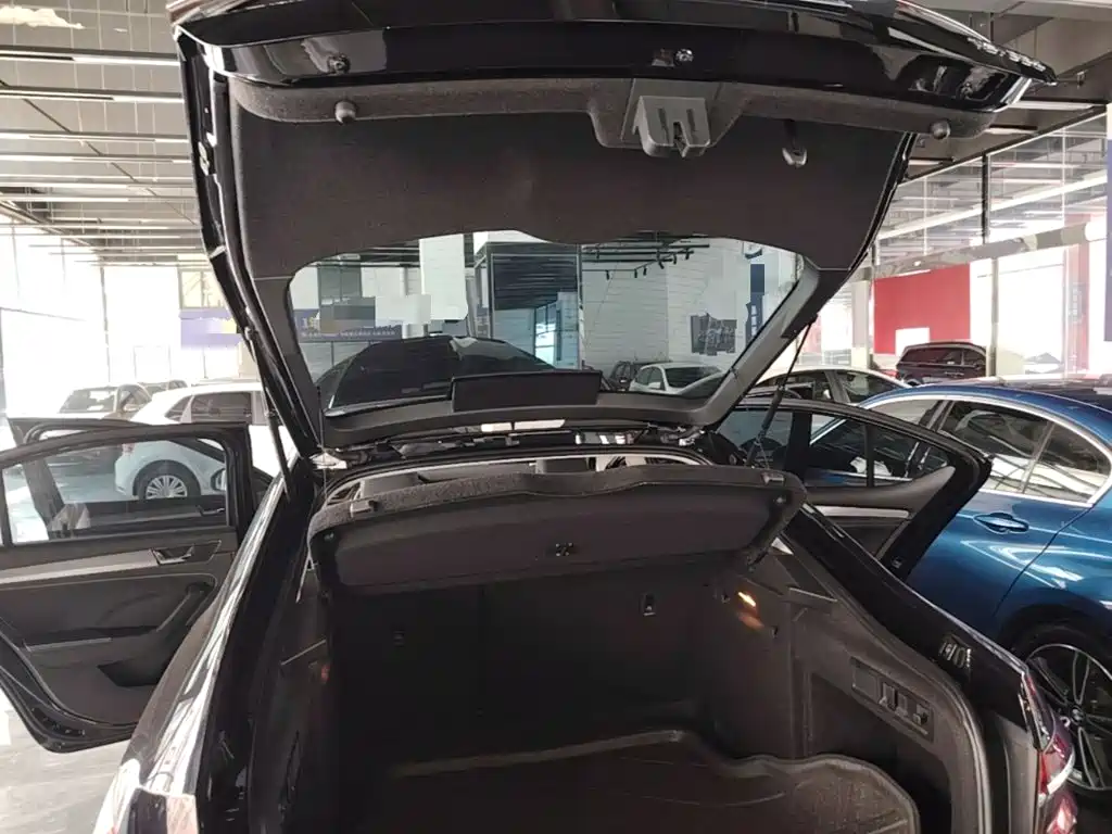 Skoda Superb 2020 — фото 19