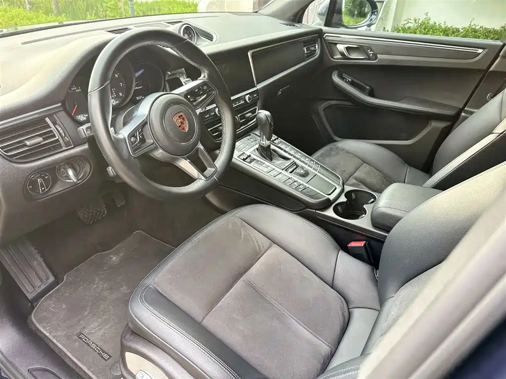 Porsche Macan 2019 — фото 12