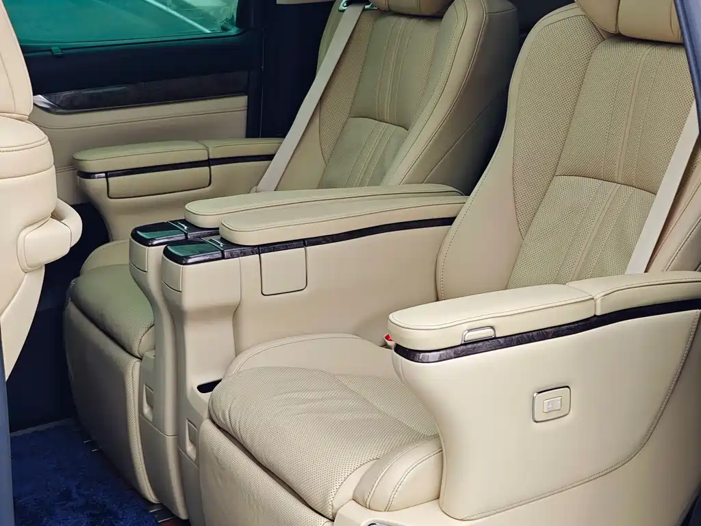 Toyota Vellfire 2022 — фото 14
