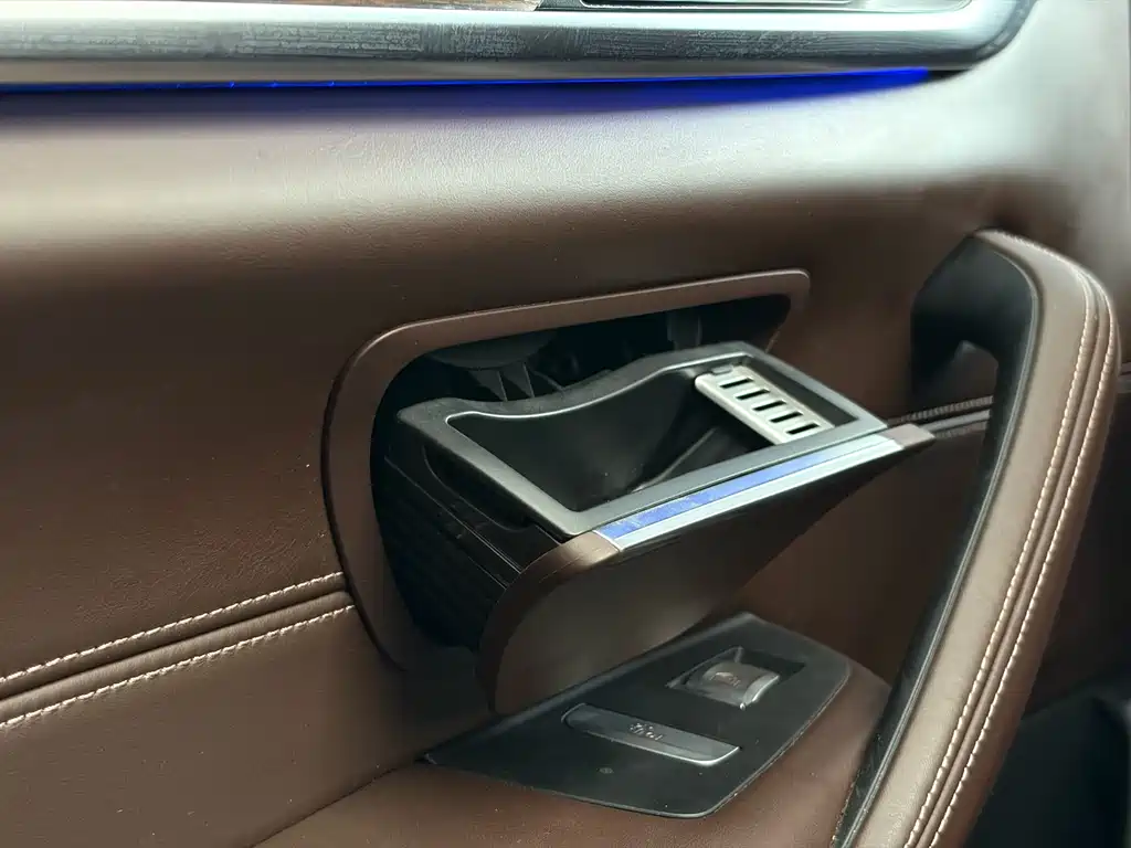 BMW 5 Series 2019 — фото 9