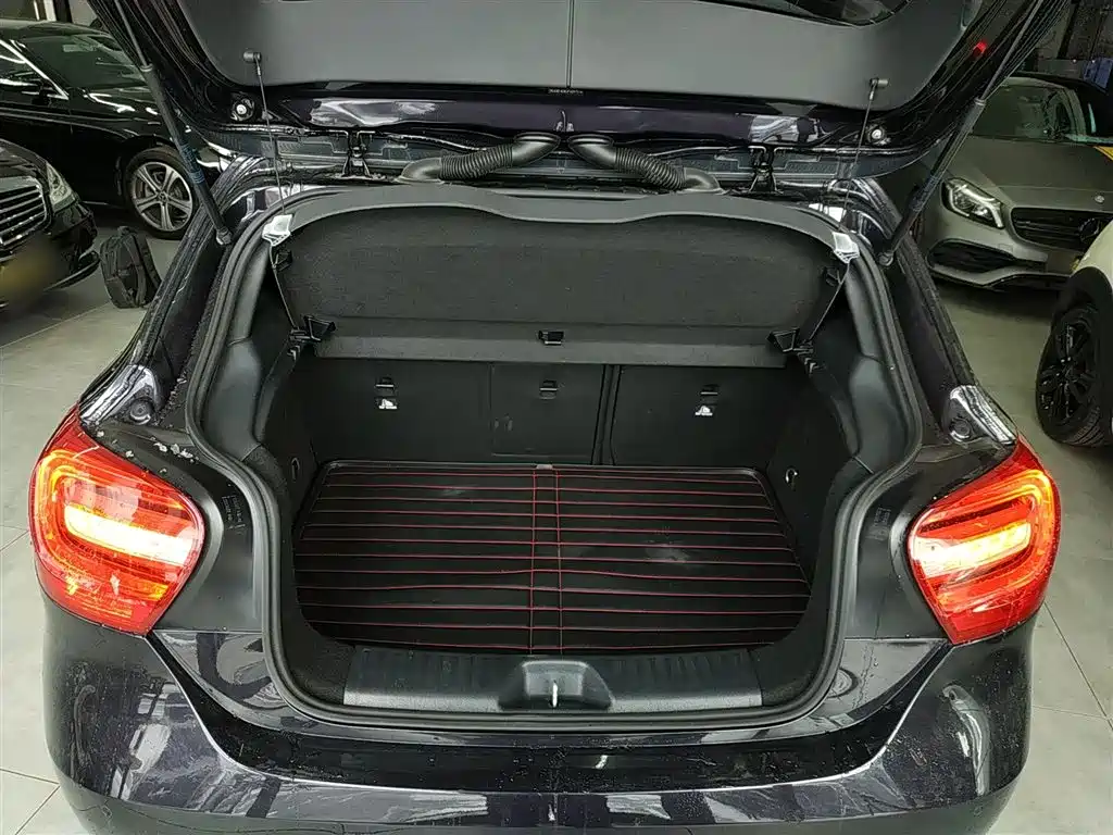 Mercedes-Benz A-Class 2015 — фото 15