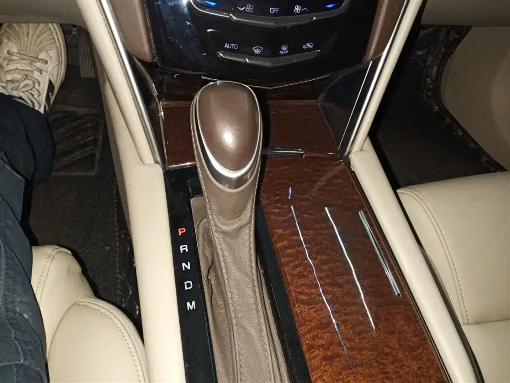 Cadillac XTS 2017 — фото 10
