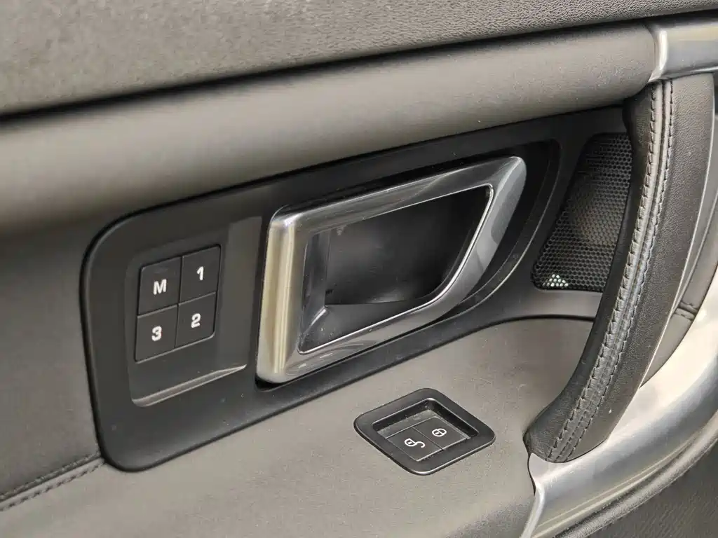 Land Rover Discovery Sport 2017 — фото 9