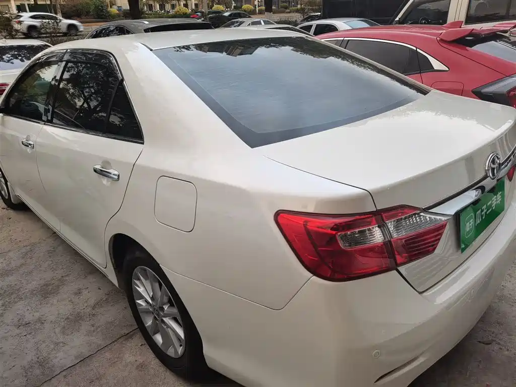 Toyota Camry 2015 — фото 23