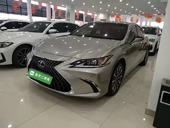 Lexus ES 2024