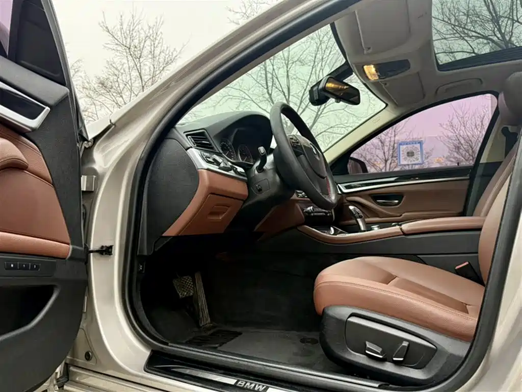 BMW 5 Series 2014 — фото 14