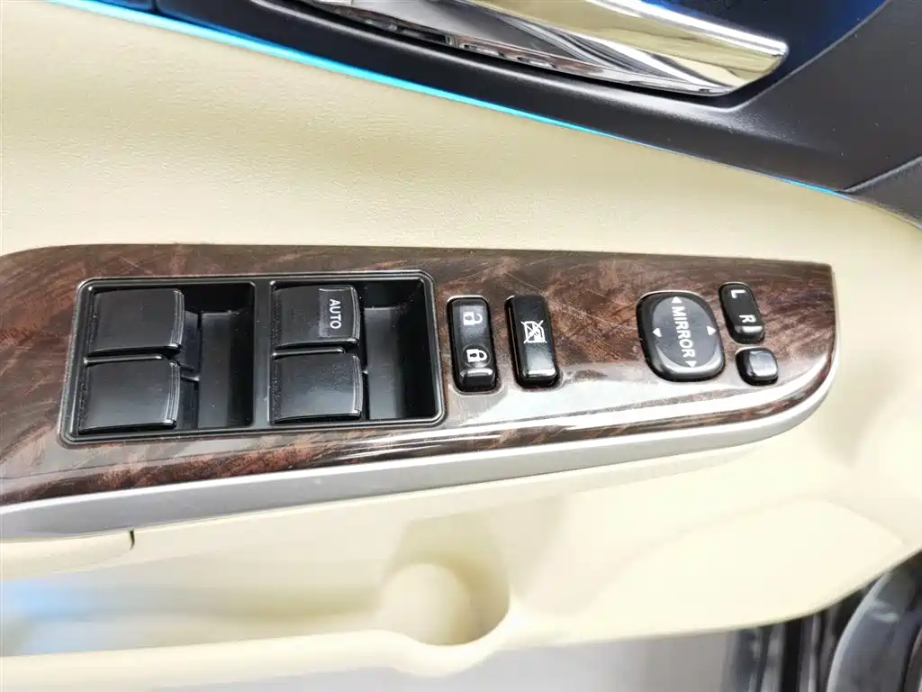 Toyota Camry 2015 — фото 9