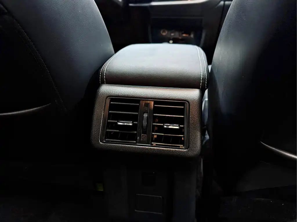 Mitsubishi Outlander 2018 — фото 19