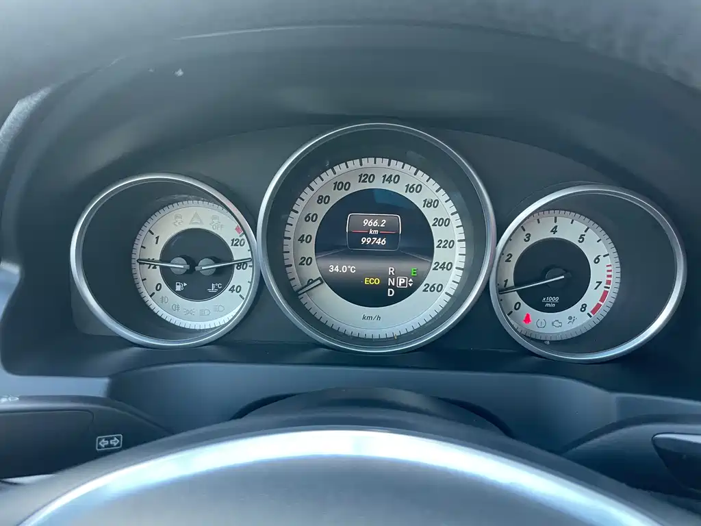 Mercedes-Benz E-Class 2015 — фото 11