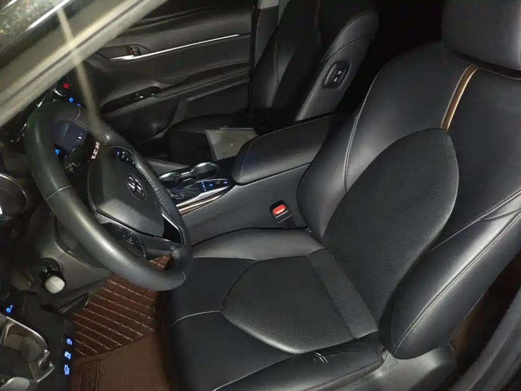 Toyota Camry 2019 — фото 11