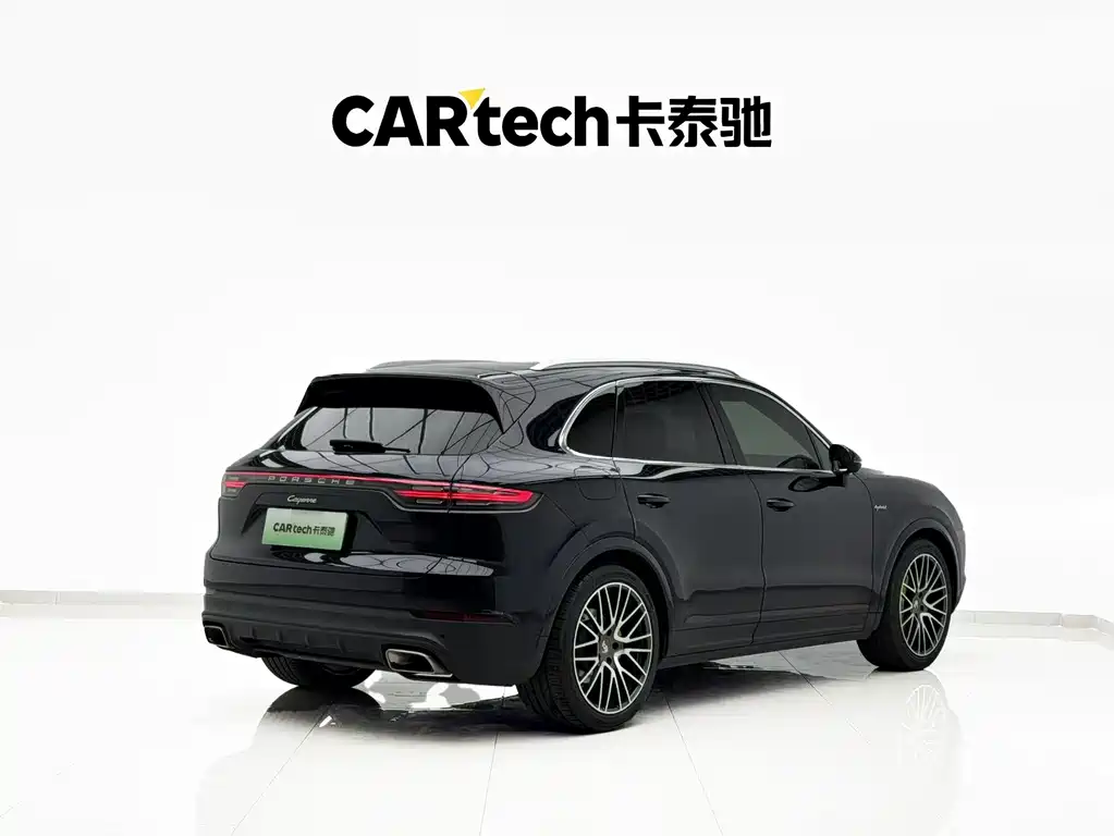Porsche Cayenne Hybrid 2021 — фото 23