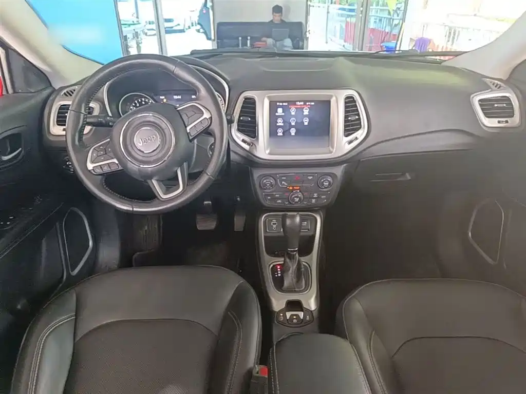 Jeep Compass 2019 — фото 10