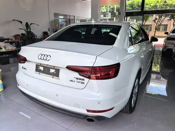 Audi A4L 2018