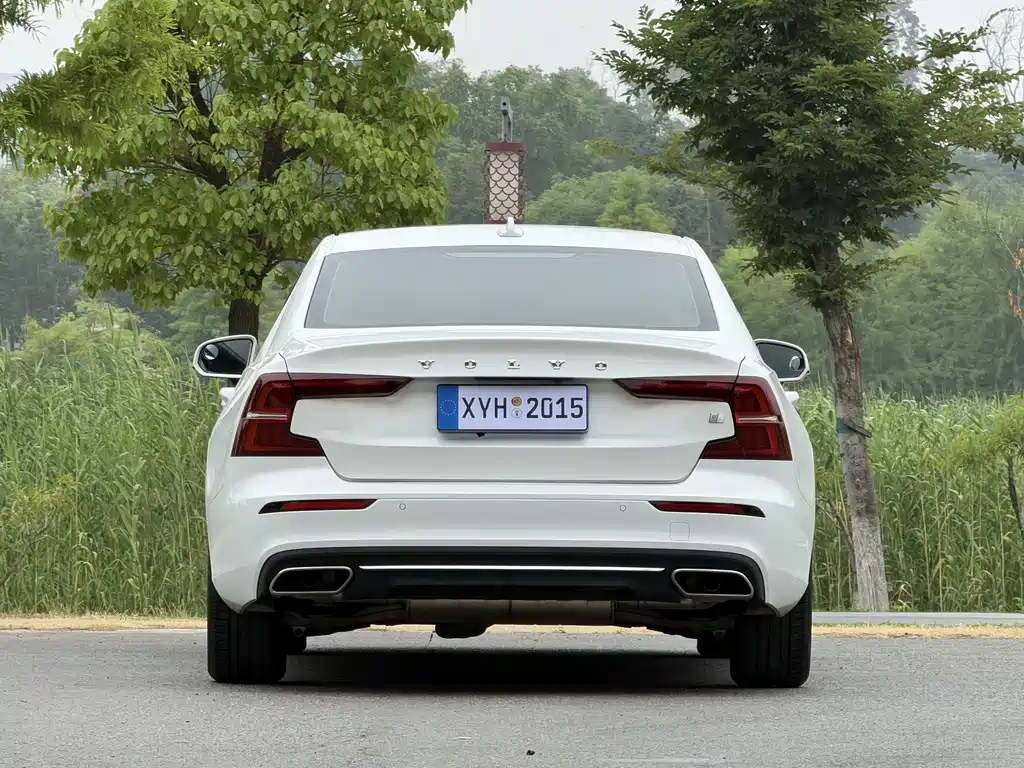 Volvo S60 2021 — фото 17