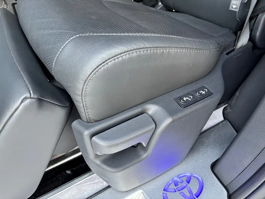 Toyota Sienna 2024 — фото 16