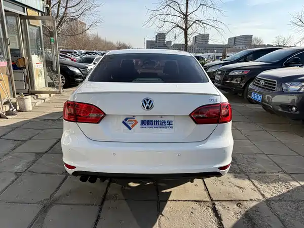 Volkswagen Sagitar 2014