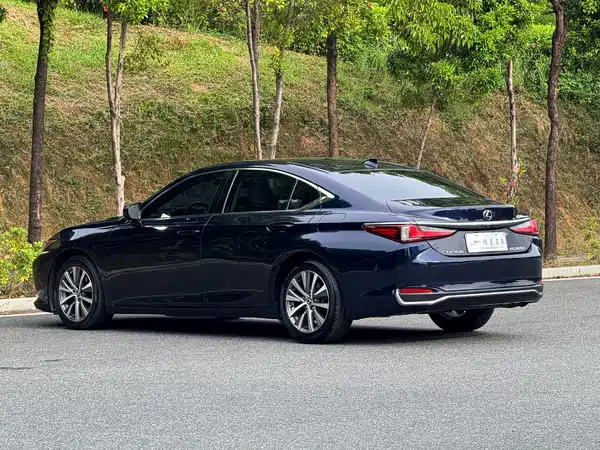 Lexus ES 2018