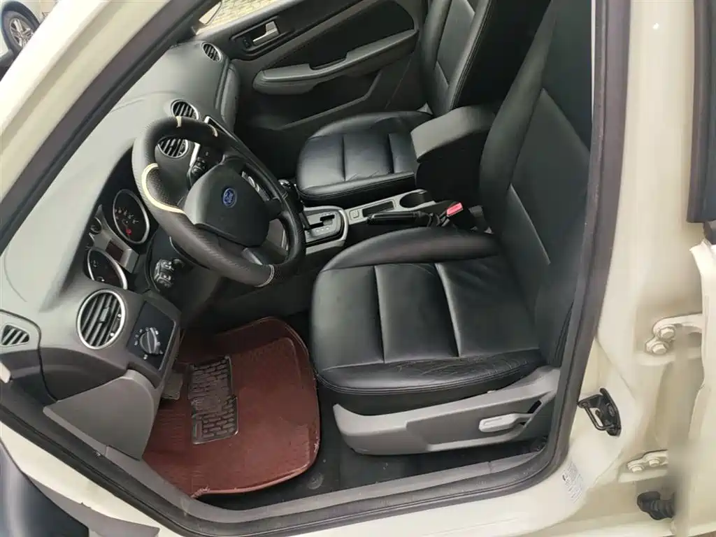 Ford Focus 2014 — фото 15